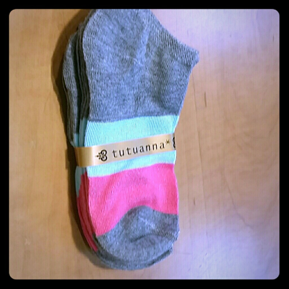 Womans ten pair of ankle socks